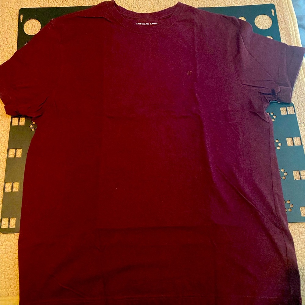 American Eagle Maroon Size XL Short Sleeve Tee!!!
